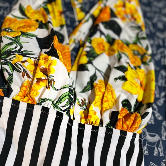 NWT CUPSHE swimsuit with a beautiful array of flowers 🌸 it’s an amazing suit!!! - Picture 3 of 7